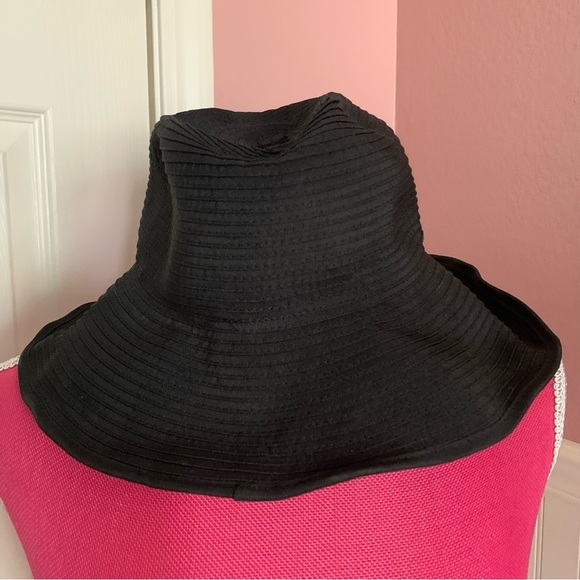👗Never worn Black Sun Hat - foldable and moldable! - Picture 3 of 8